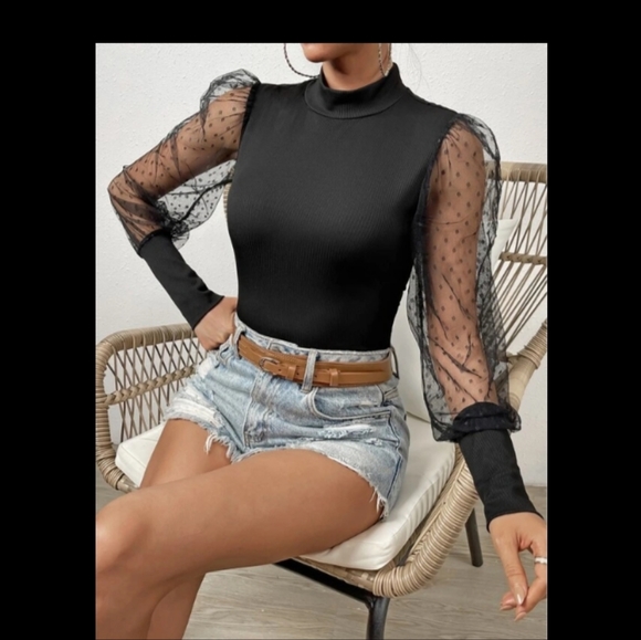 💰3/$30Black detailed lace & pear top - Picture 2 of 5